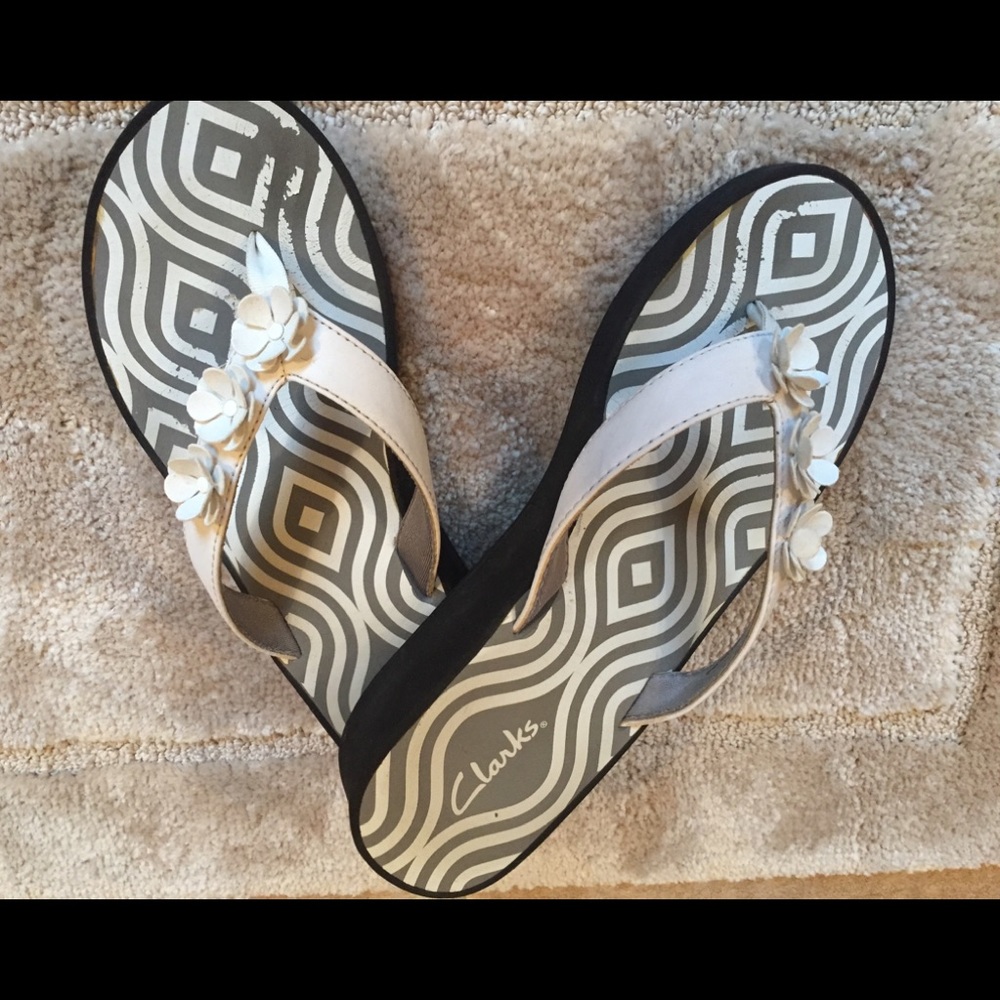Clarks white flowered flip flops